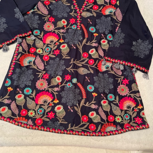 Soft Surroundings Banjara Floral Embroidered Boho Peasant Top W Pockets Size L - Picture 2 of 12